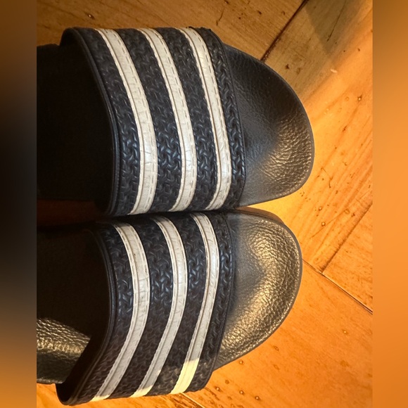 ADIDAS NAVY BLUE FLIPFLOPS // size: men’s 6 // condition:pre owned but good - Picture 3 of 3